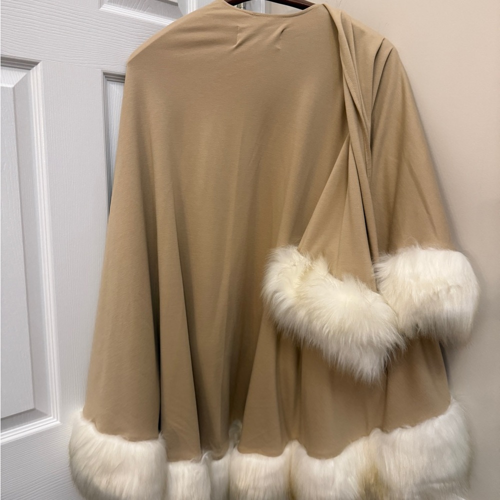 Fabulous Furs Tan Wrap with White Trim - Picture 3 of 4